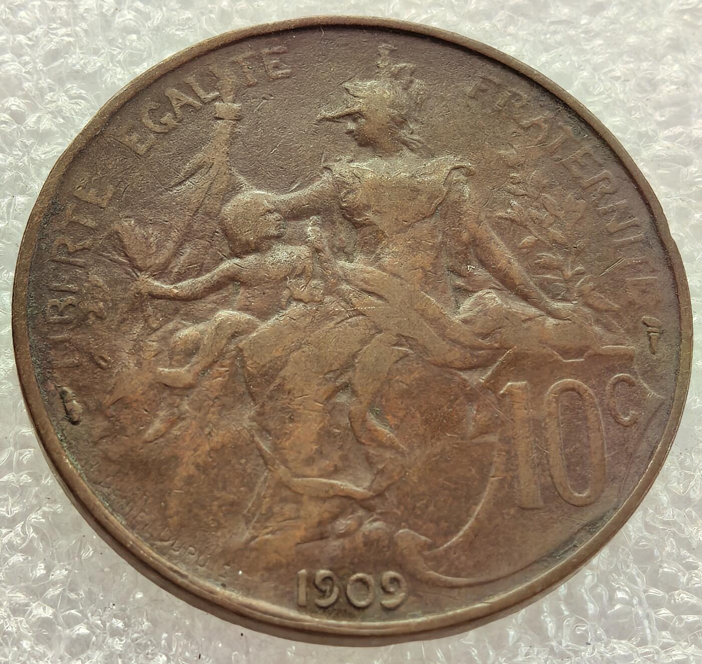  外国优质老铜币银币，周六九点倒数截拍，满百包邮，可寄存半年，喜欢朋友微信扫描二维码可直接参拍