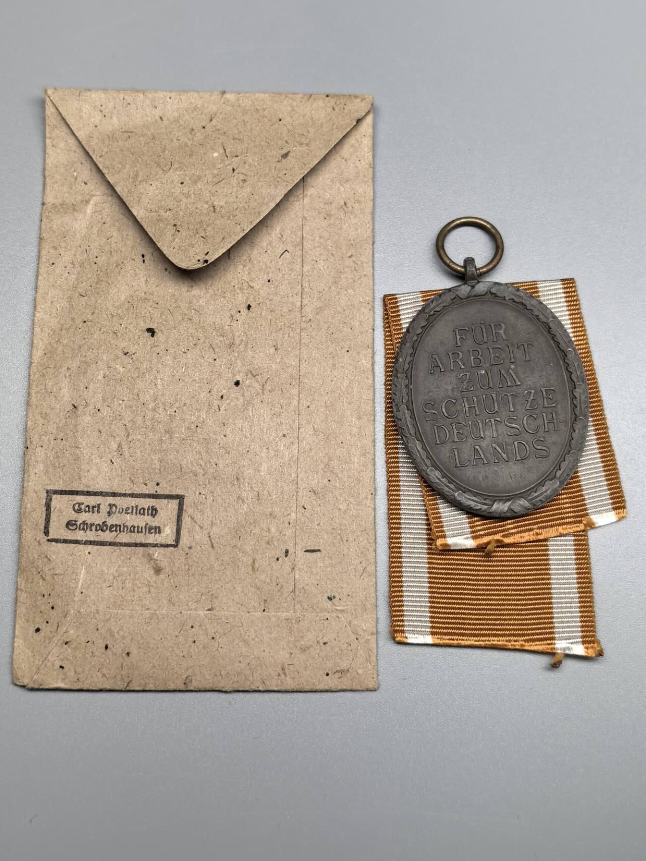 小驴勋章奖章收藏11月8日周六晚6点拍卖（珍爱和平，收藏战争，铭记历史，勿忘国耻，忠党爱国。有偿代拍，送拍规则在简介最后，参拍须阅读规则后再参拍，关系到运费包装发货时效真假辨别等关键信息，拍卖时不再发原图，看大图店主微信码在最后拍品里）