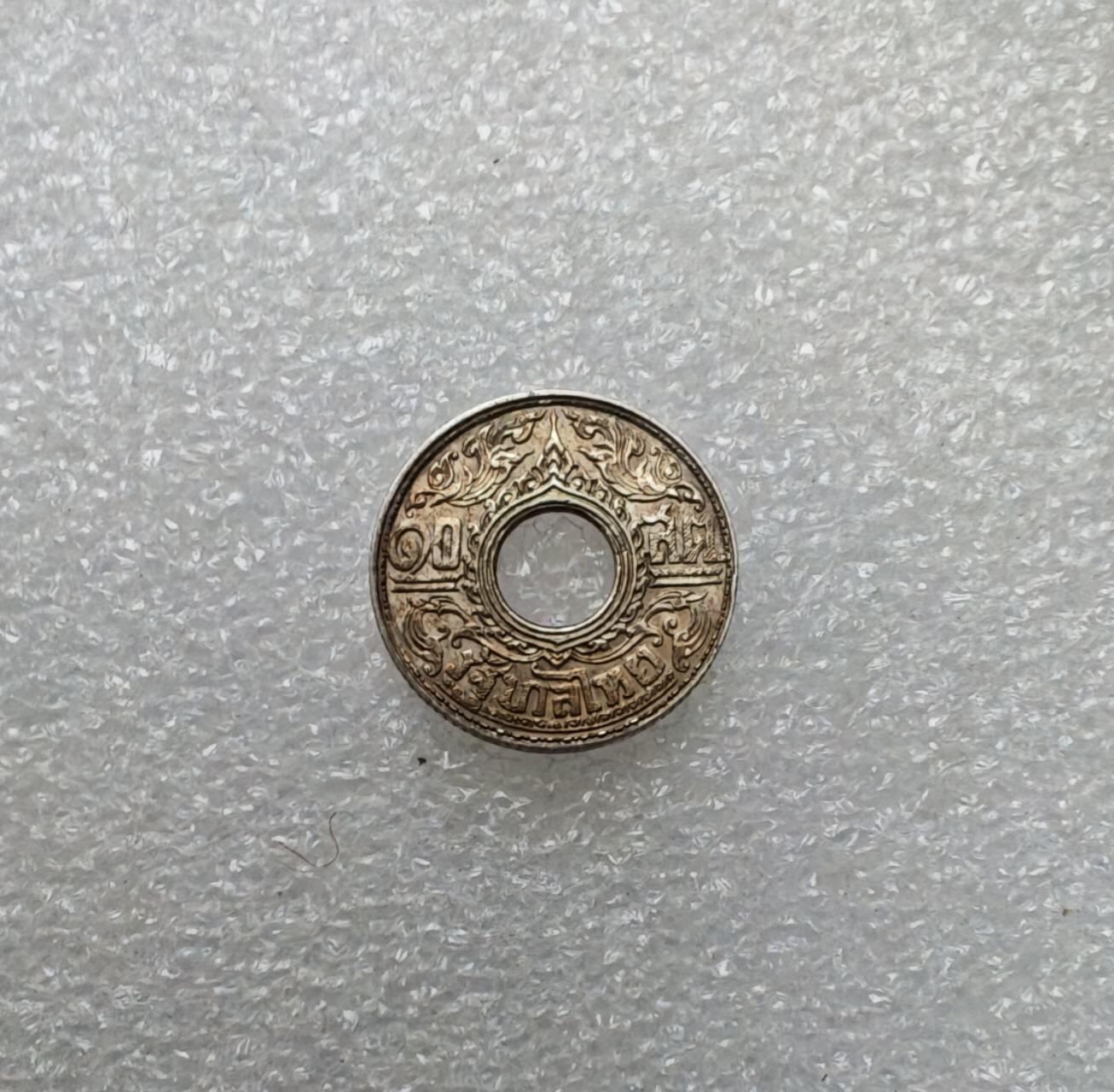 瓶子🏺第215期拍卖会 1940年泰国10萨当中孔银币  好彩