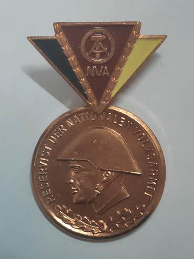 荷兰第128期勋赏拍卖 - 民主德国铜级人民军预备役优秀服务奖章