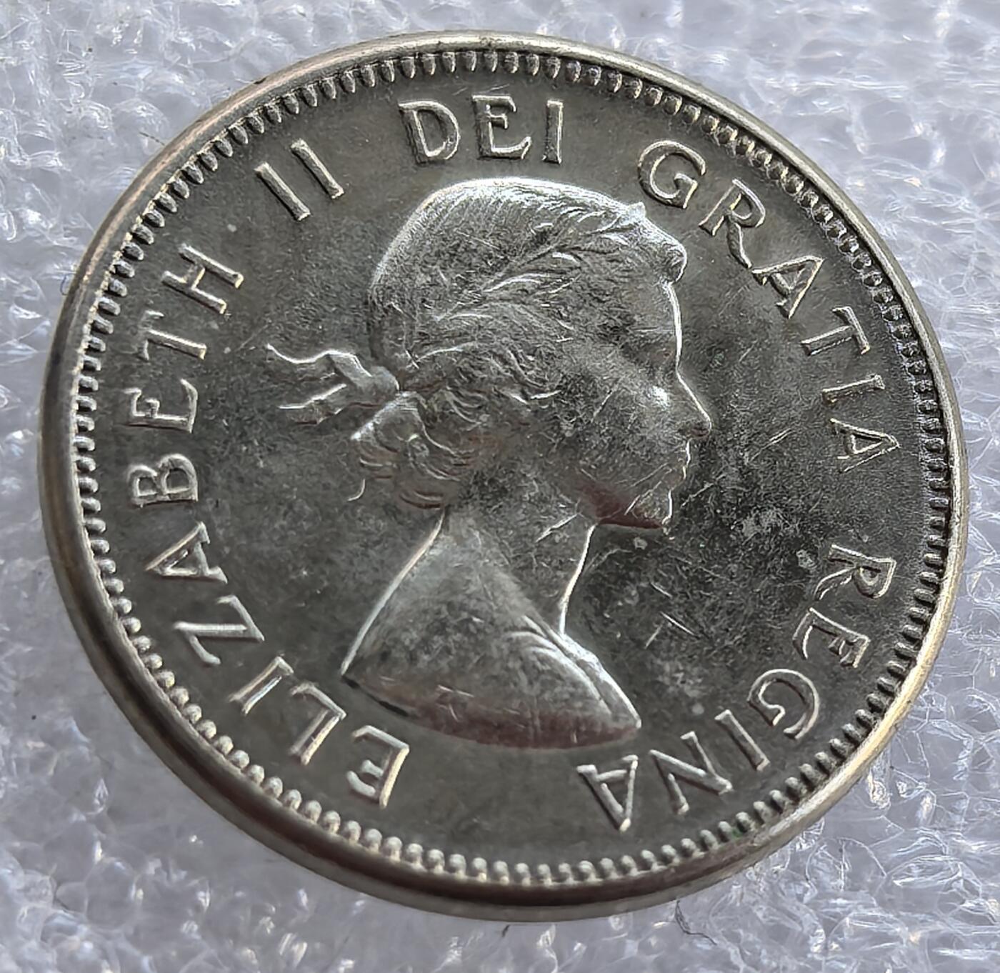  外国优质老铜币银币，周六九点倒数截拍，满百包邮，可寄存半年，喜欢朋友微信扫描二维码可直接参拍