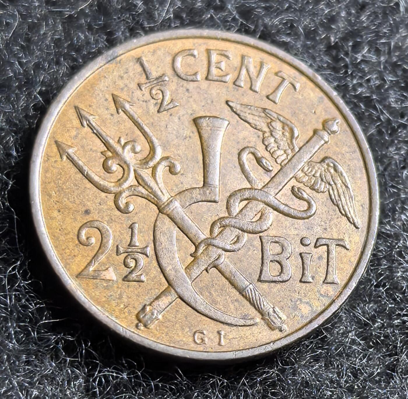 西班牙、丹属西印度、法属殖民地、乌拉圭银币古铜币，周五晚上九点倒数截拍，满百包邮，可寄存半年，喜欢朋友微信扫描二维码可直接参拍 丹属西印度1905年1/2分，km74