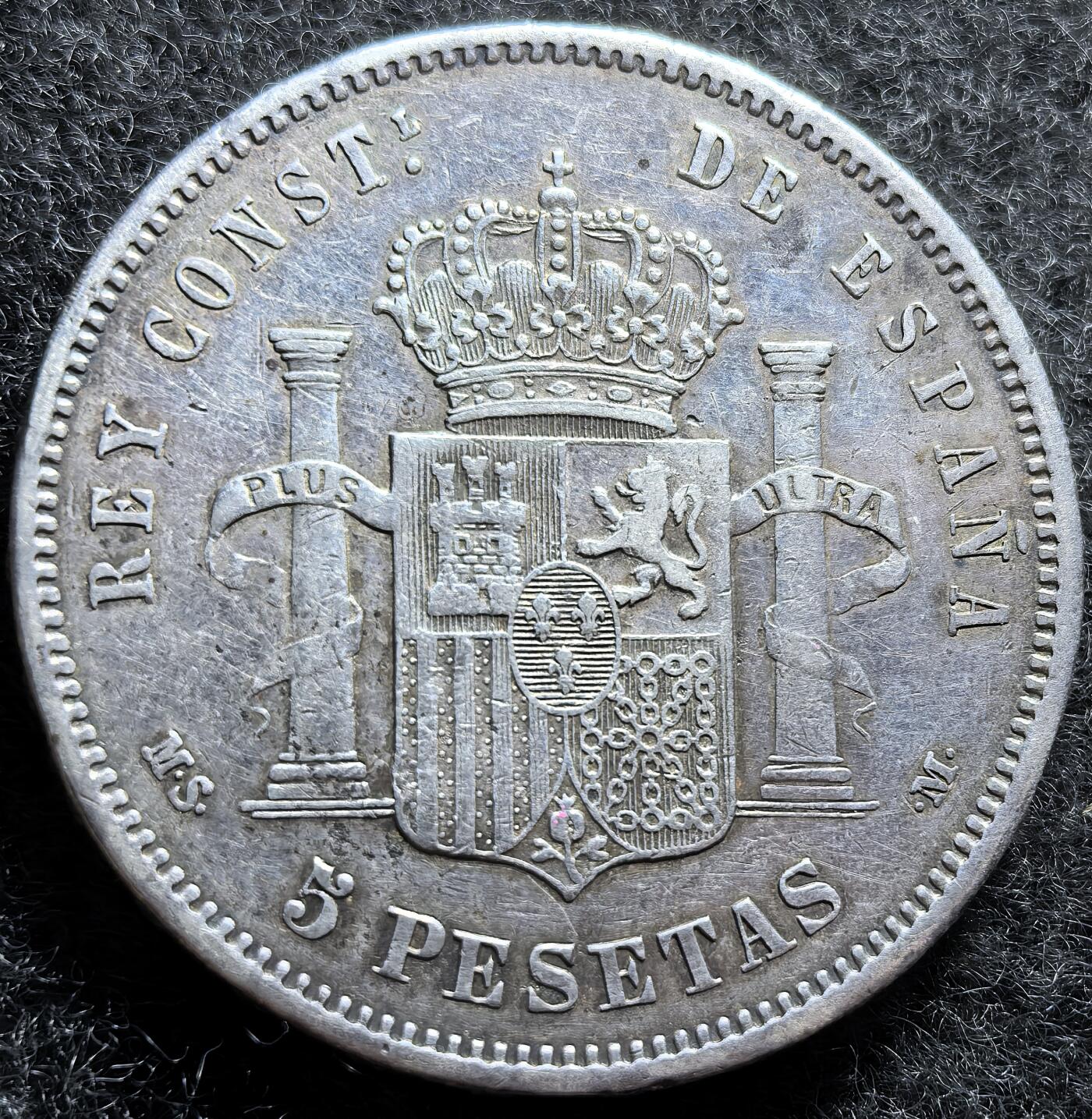 西班牙、丹属西印度、法属殖民地、乌拉圭银币古铜币，周五晚上九点倒数截拍，满百包邮，可寄存半年，喜欢朋友微信扫描二维码可直接参拍 好品相西班牙1885年5比塞塔大银币，km688