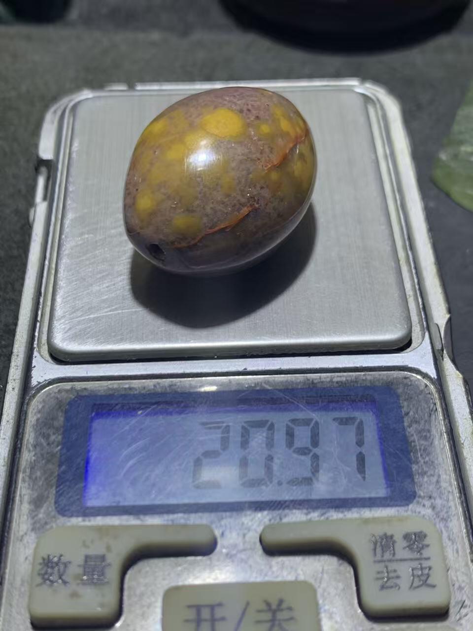 精美冻料鸡油黄糖心料战国红玛瑙勒子一颗！