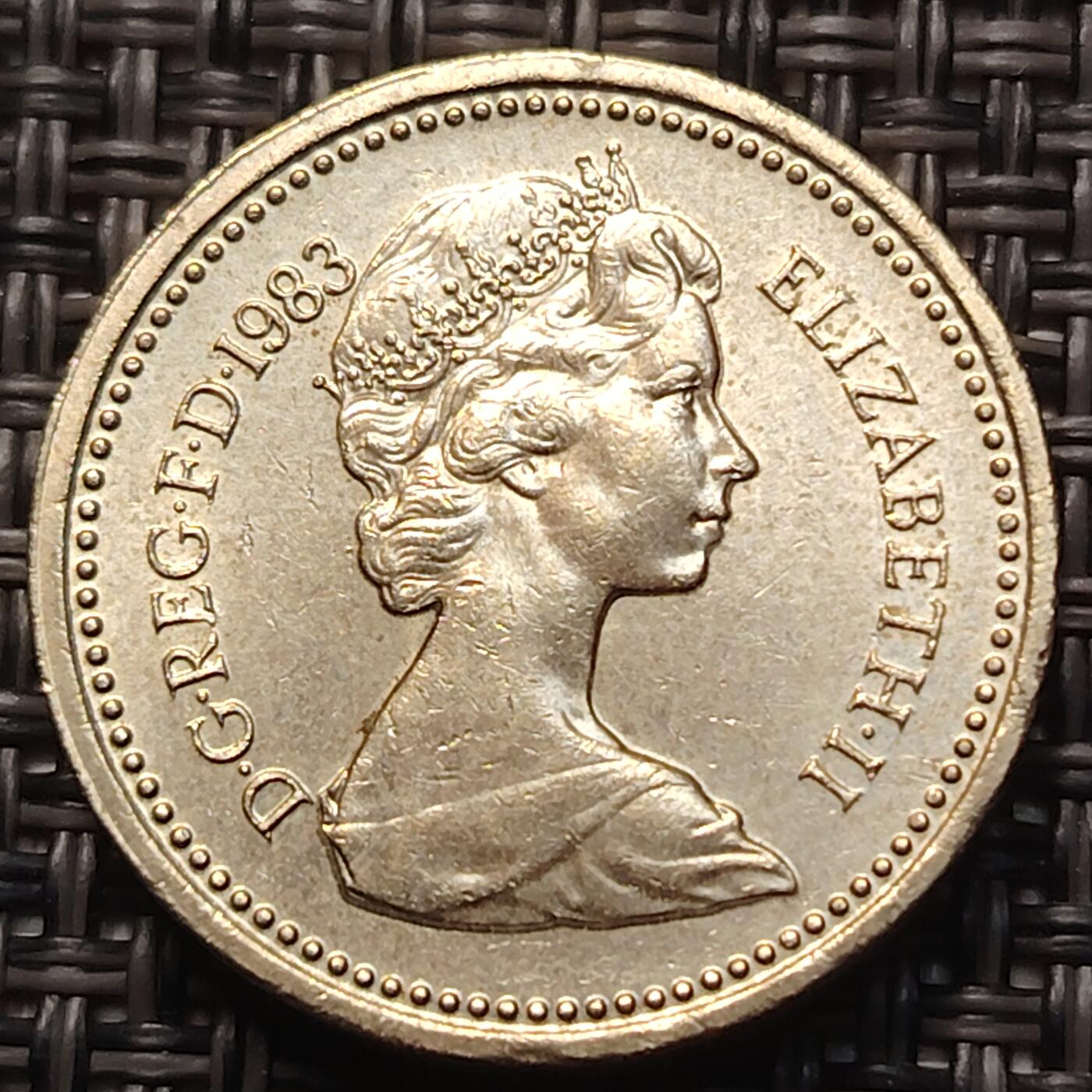 布加迪🐬～世界钱币(上海)🌾第 258 期 /  各国套币和散币 英国🇬🇧 1983年 1镑 好品相