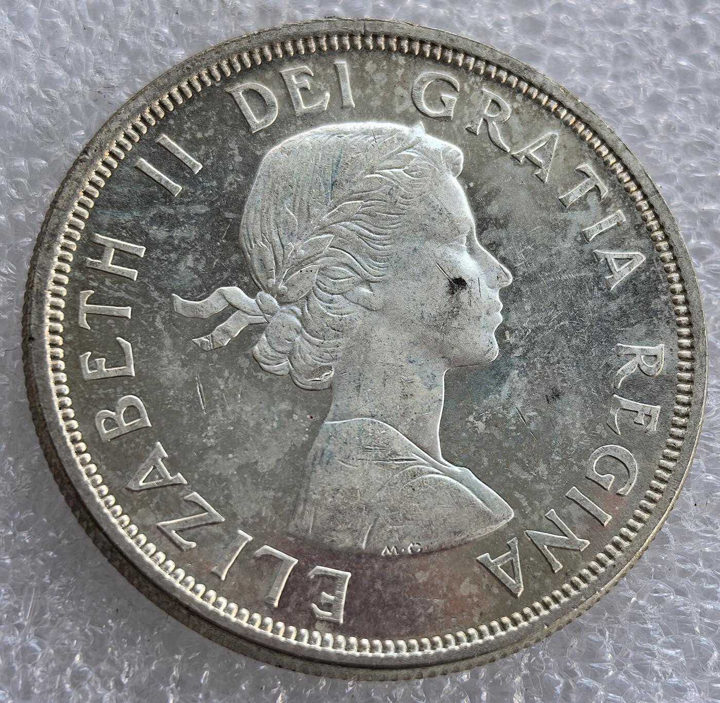  外国优质老铜币银币，周六九点倒数截拍，满百包邮，可寄存半年，喜欢朋友微信扫描二维码可直接参拍