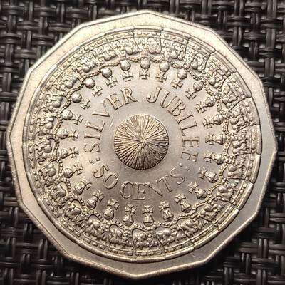 布加迪🐬～世界钱币(上海)🌾第 258 期 /  各国套币和散币 - 澳大利亚🇦🇺 1977年 50分 女王加冕纪念币 32mm