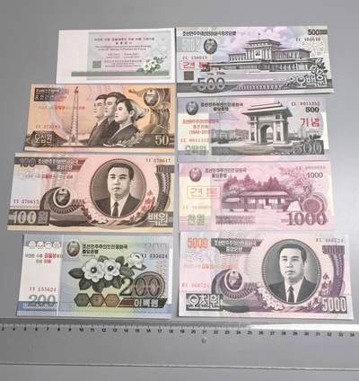 小驴勋章奖章收藏11月8日周六晚6点拍卖（珍爱和平，收藏战争，铭记历史，勿忘国耻，忠党爱国。有偿代拍，送拍规则在简介最后，参拍须阅读规则后再参拍，关系到运费包装发货时效真假辨别等关键信息，拍卖时不再发原图，看大图店主微信码在最后拍品里） - 朝鲜纪念纸币一组，崭新