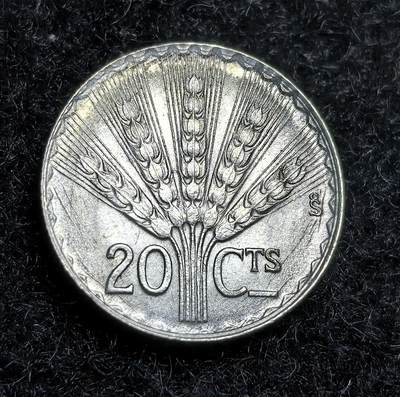 西班牙、丹属西印度、法属殖民地、乌拉圭银币古铜币，周五晚上九点倒数截拍，满百包邮，可寄存半年，喜欢朋友微信扫描二维码可直接参拍 - UNC品相乌拉圭1942年20分银币，km29