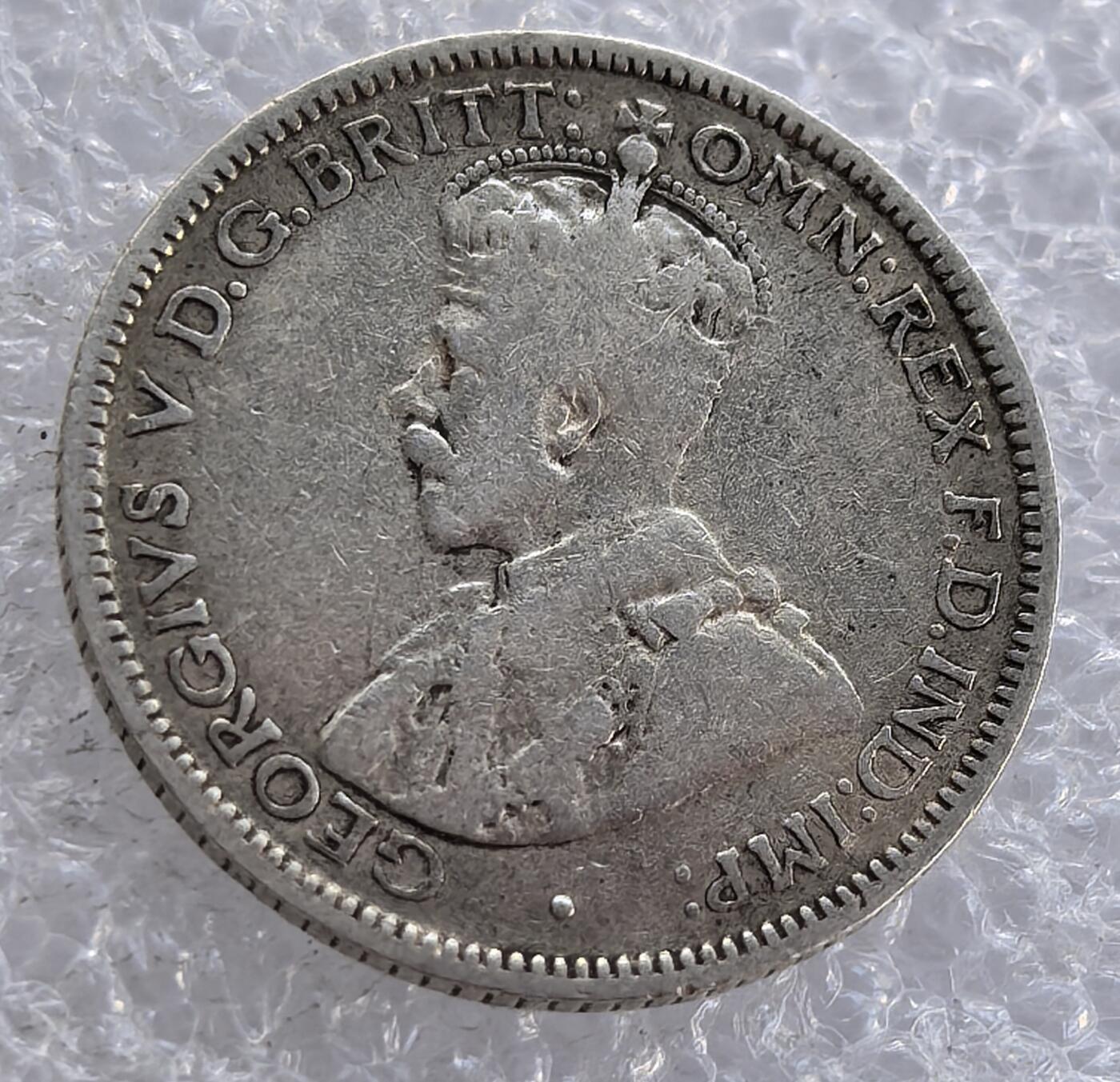  外国优质老铜币银币，周六九点倒数截拍，满百包邮，可寄存半年，喜欢朋友微信扫描二维码可直接参拍