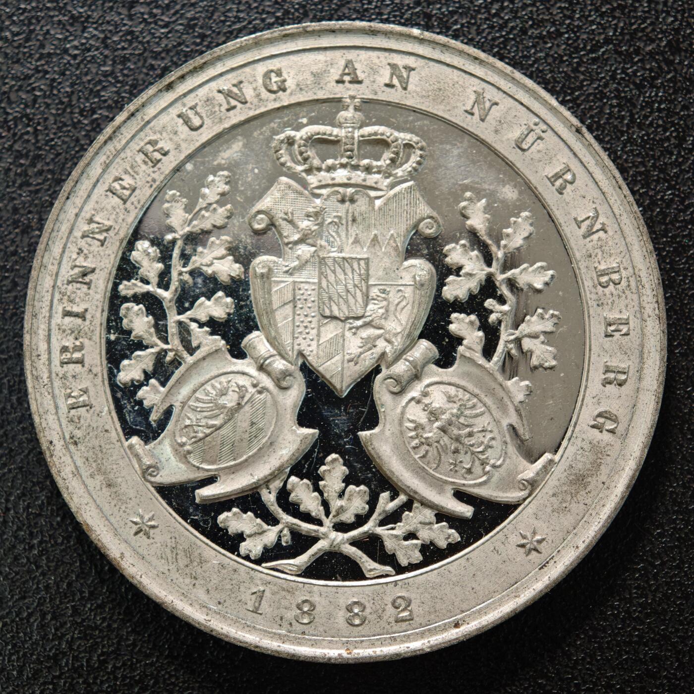 【德藏】世界币章拍卖第152期（拍品征集中~欢迎藏友联系） 1882年 德国巴伐利亚纽伦堡国家商业工业和艺术博览会白色金属纪念章 设计精美 局部镜面效果极强 直径约：47.3mm；重约：28.6g