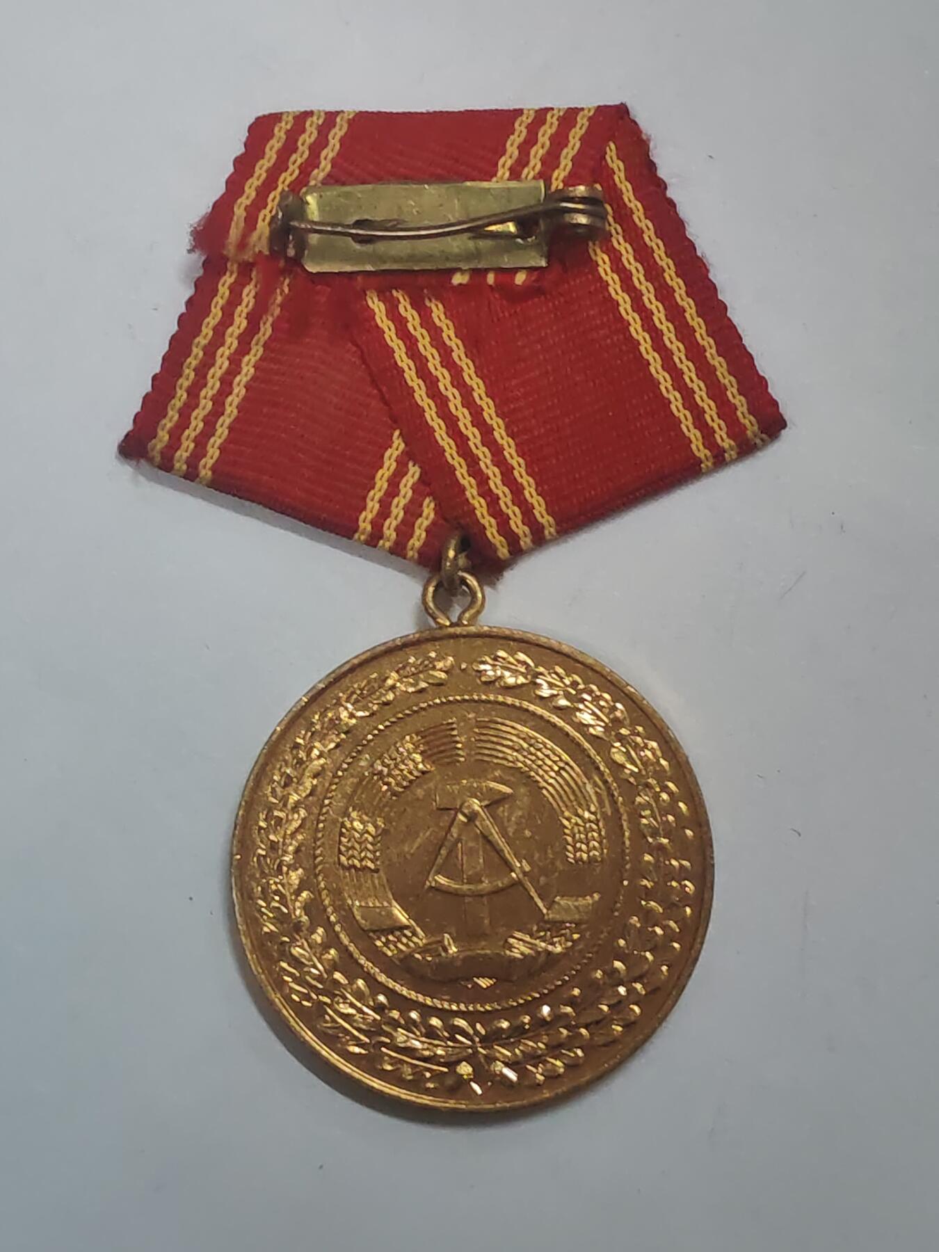 荷兰第128期勋赏拍卖 民主德国特级一等内务部圆满服务奖章