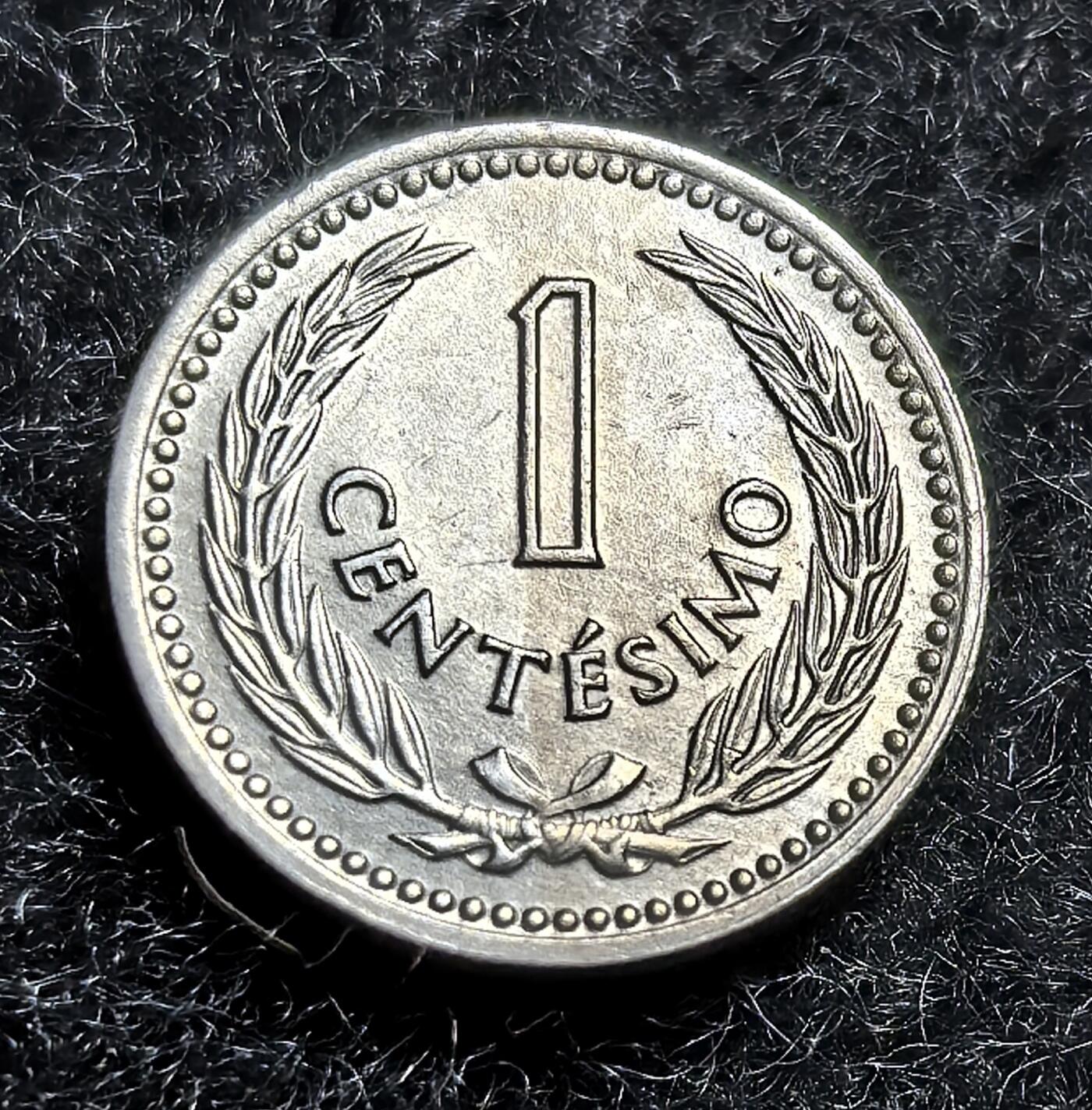 西班牙、丹属西印度、法属殖民地、乌拉圭银币古铜币，周五晚上九点倒数截拍，满百包邮，可寄存半年，喜欢朋友微信扫描二维码可直接参拍