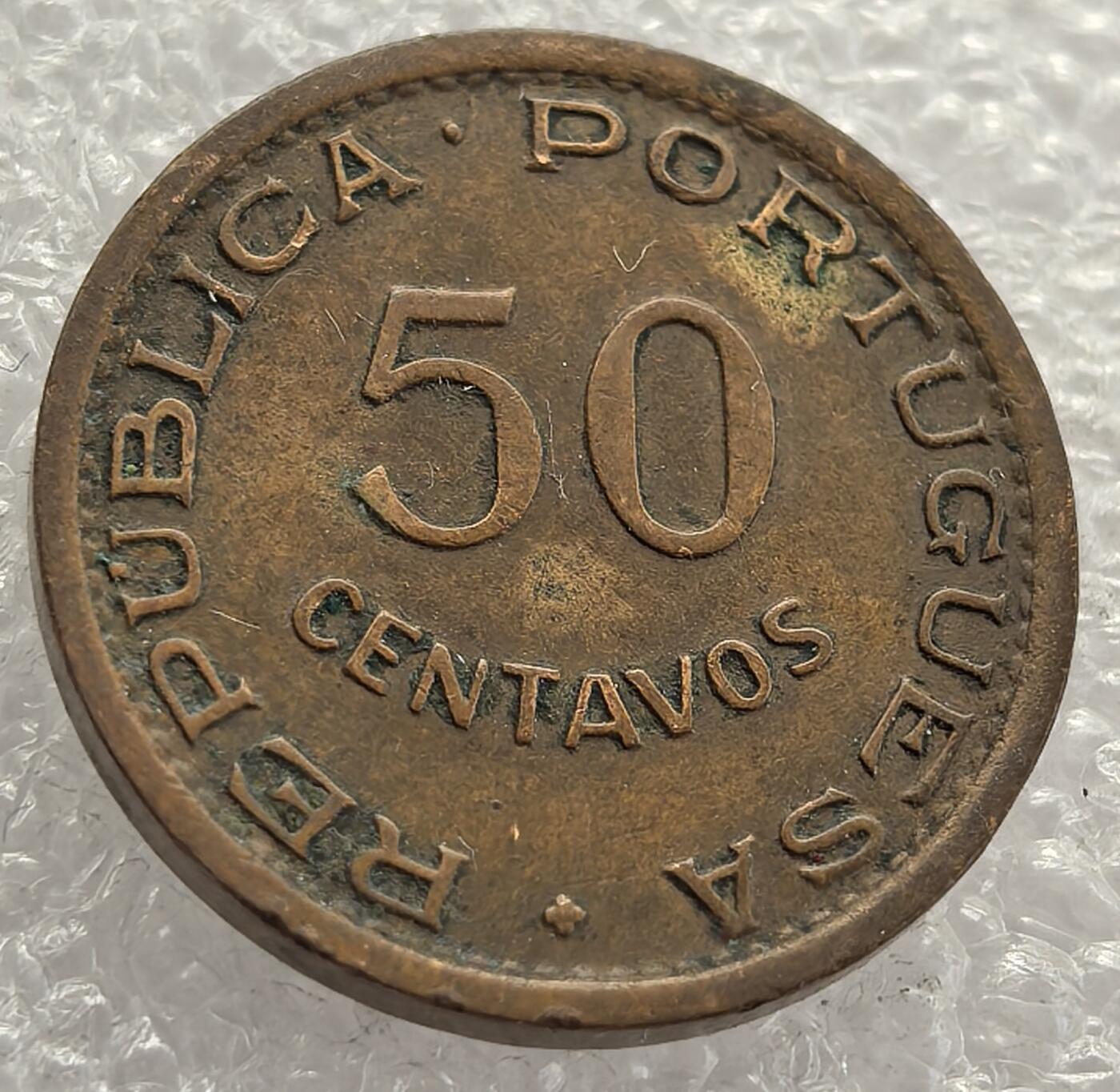  外国优质老铜币银币，周六九点倒数截拍，满百包邮，可寄存半年，喜欢朋友微信扫描二维码可直接参拍