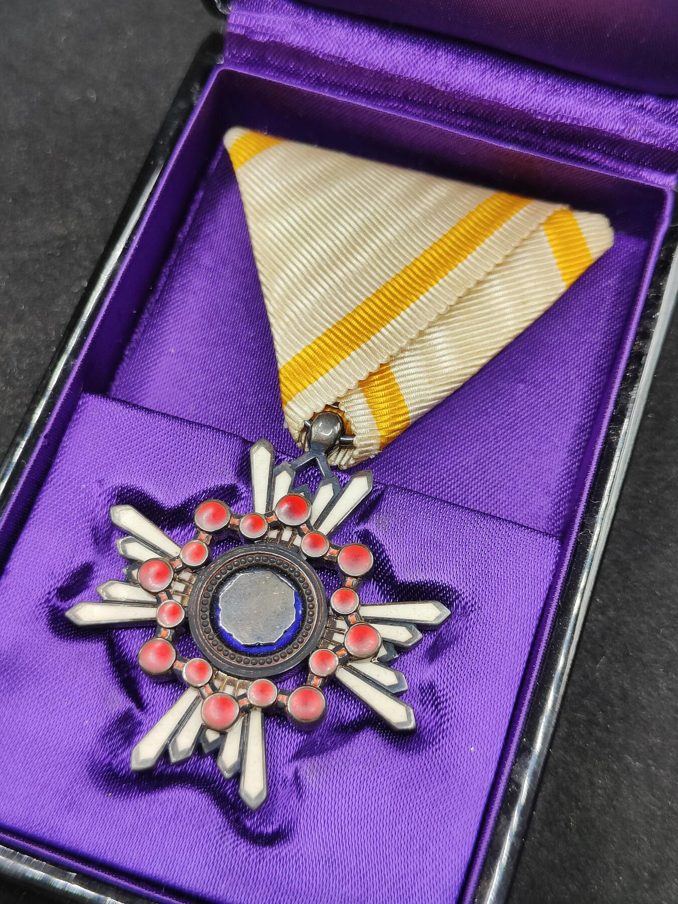 0元起拍勋章 第308期 咸鱼国勋章拍卖专场 11月7日（周日）下午6：00开始 日本六等瑞宝章银制带盒