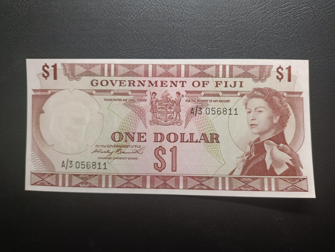 2025十一月第二期，总第200期 英属斐济1969版1元AUNC无47，早期少见“斐济政府”抬头，戎装女王和椰林海滩