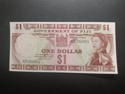 2025十一月第二期，总第200期 - 英属斐济1969版1元AUNC无47，早期少见“斐济政府”抬头，戎装女王和椰林海滩