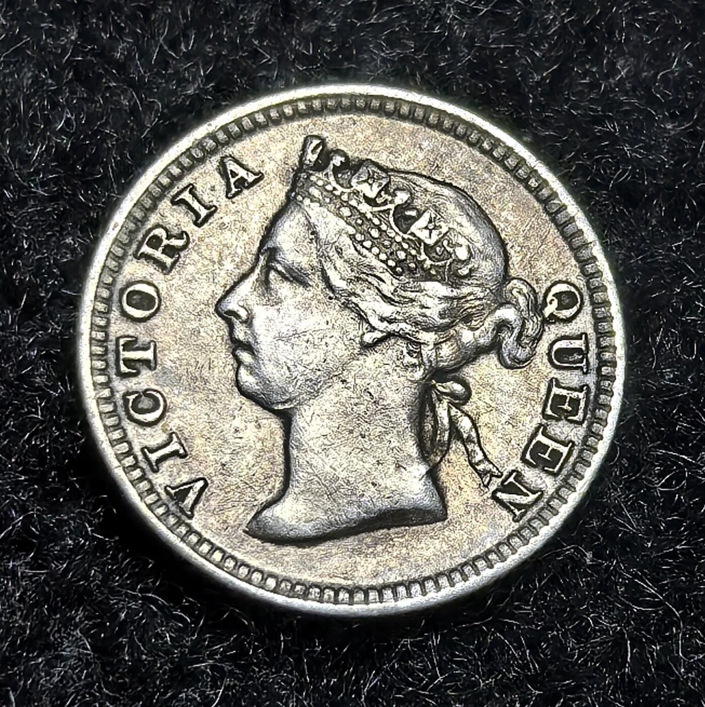 西班牙、丹属西印度、法属殖民地、乌拉圭银币古铜币，周五晚上九点倒数截拍，满百包邮，可寄存半年，喜欢朋友微信扫描二维码可直接参拍 AU英属洪都拉斯1894年5分小银币，km7