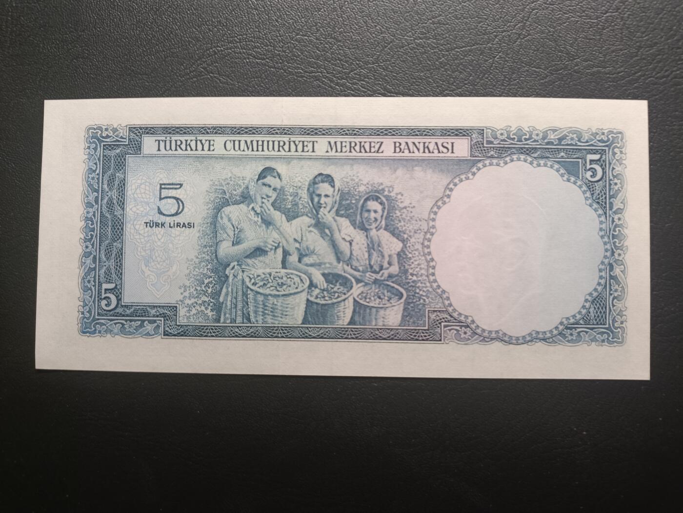 2025十一月第二期，总第200期 土耳其1952版5里拉UNC-，国父凯末尔和摘果妇女，早期少见品种