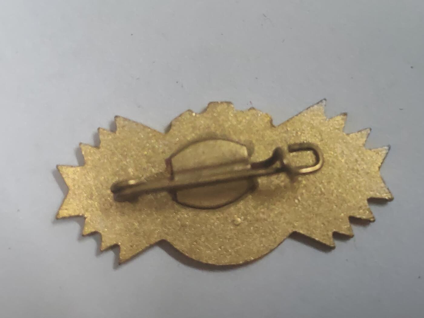 荷兰第128期勋赏拍卖 民主德国金级体育与技术协会射击技能证章