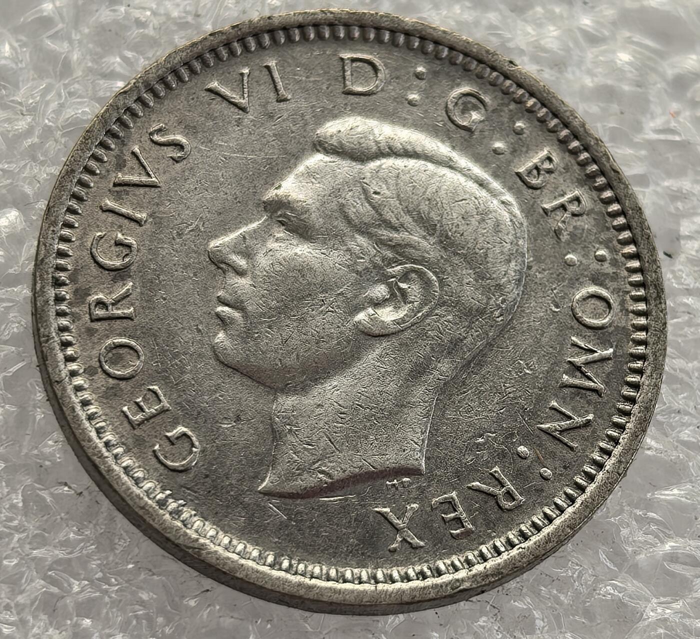  外国优质老铜币银币，周六九点倒数截拍，满百包邮，可寄存半年，喜欢朋友微信扫描二维码可直接参拍 英国1940年3便士银币