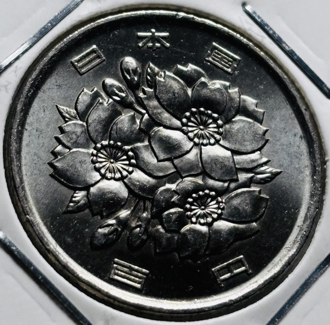 文馨钱币收藏第 279 场，银币，纪念铜章场 长期接收代拍品 全新日本平成 27 年 100 元