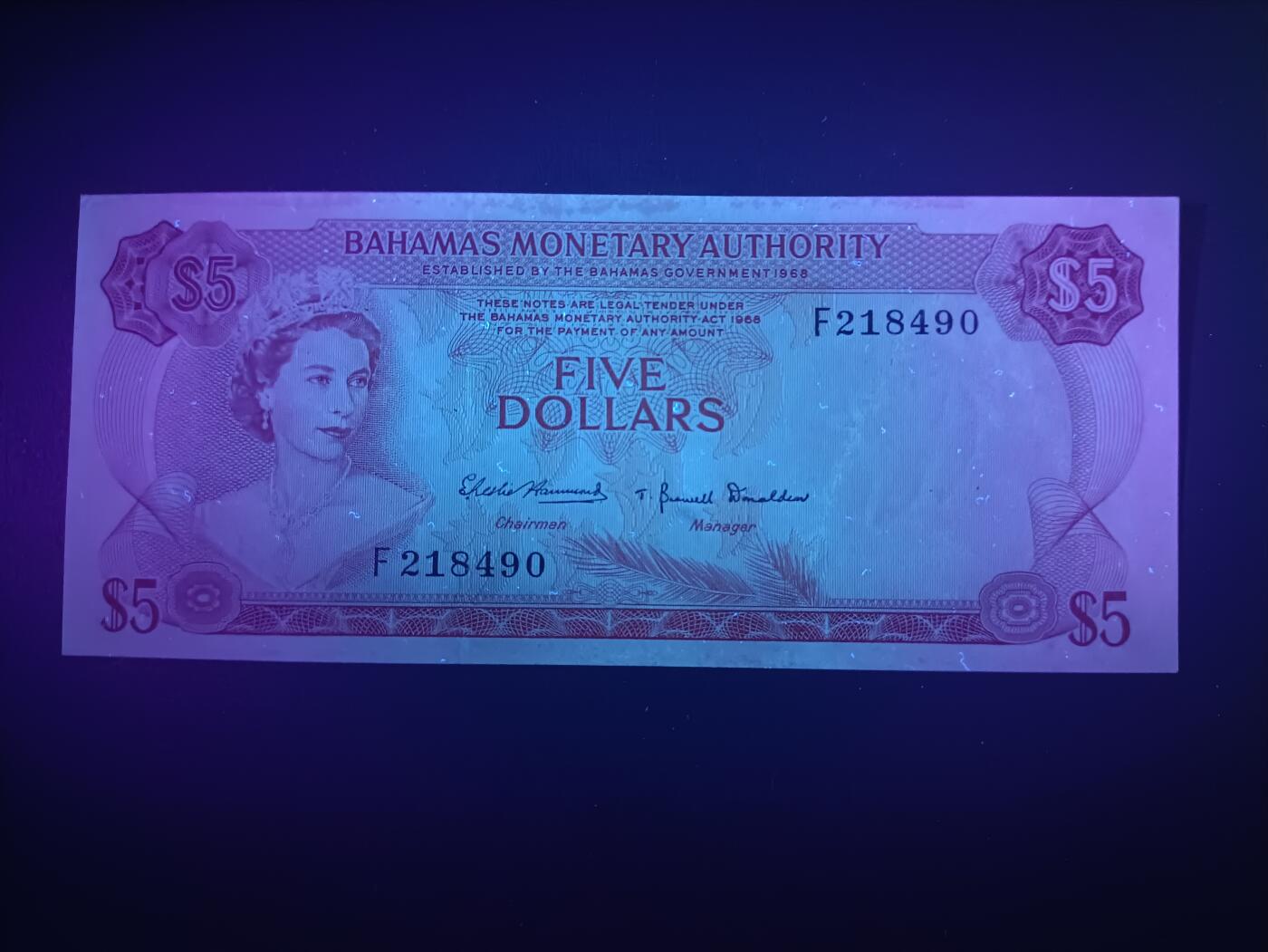 2025十一月第二期，总第200期 巴哈马1968年5元AUNC，中期金管局版本，大皇冠女王和总督府