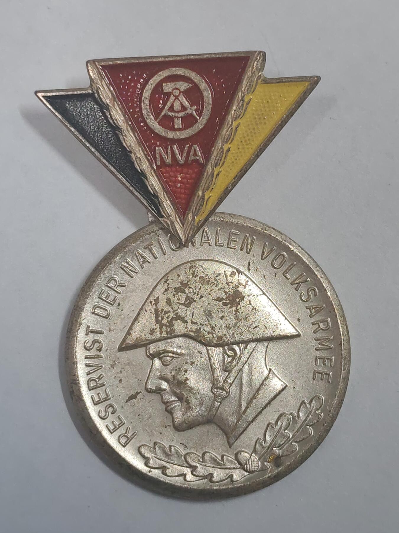 荷兰第128期勋赏拍卖 民主德国银级人民军预备役优秀服务奖章