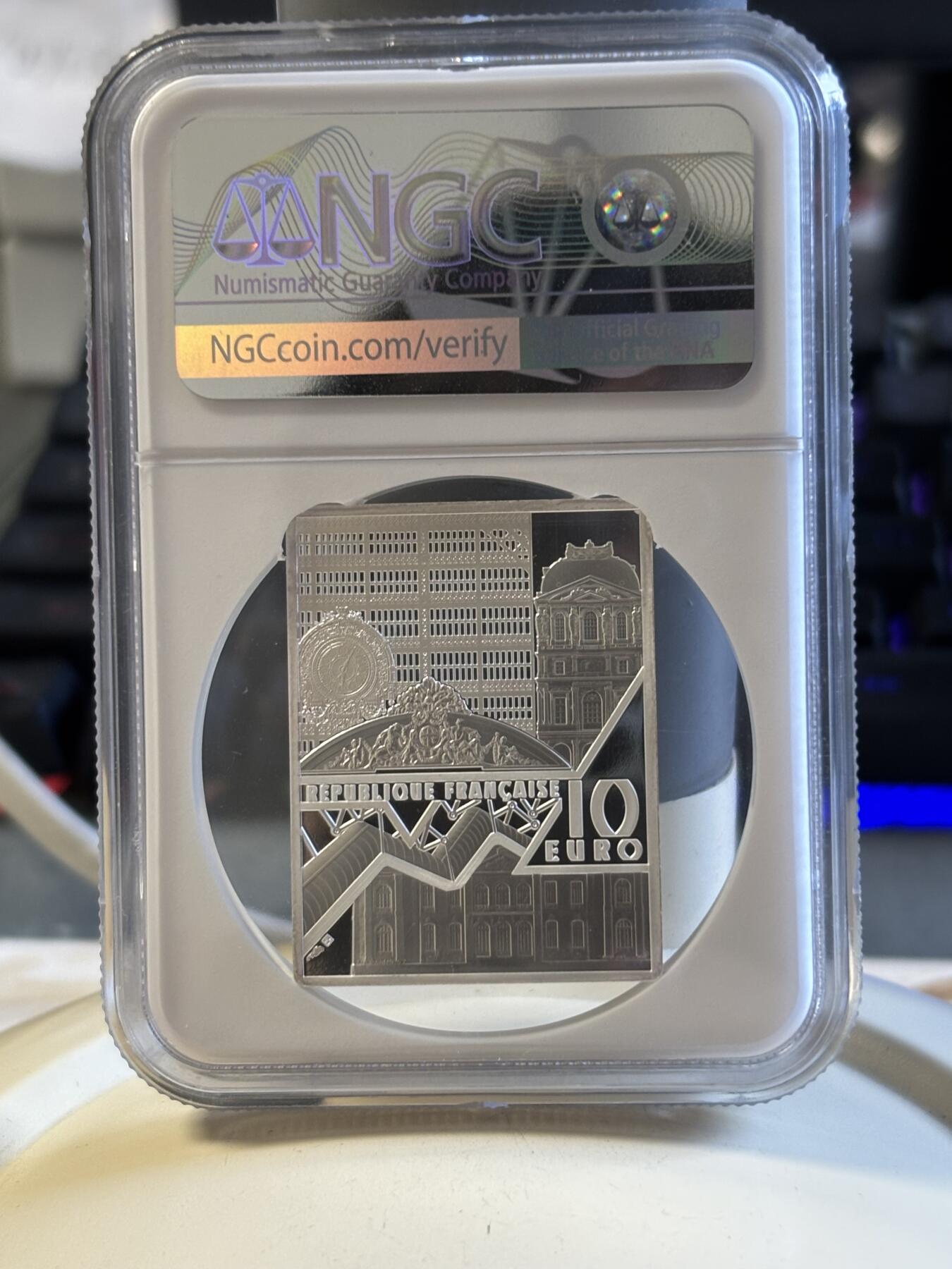 第181期拍卖  2023年法国10欧精制纪念彩色银币 自由指引人民NGC PF69 特殊蒙娜丽莎标，999银，22.2克