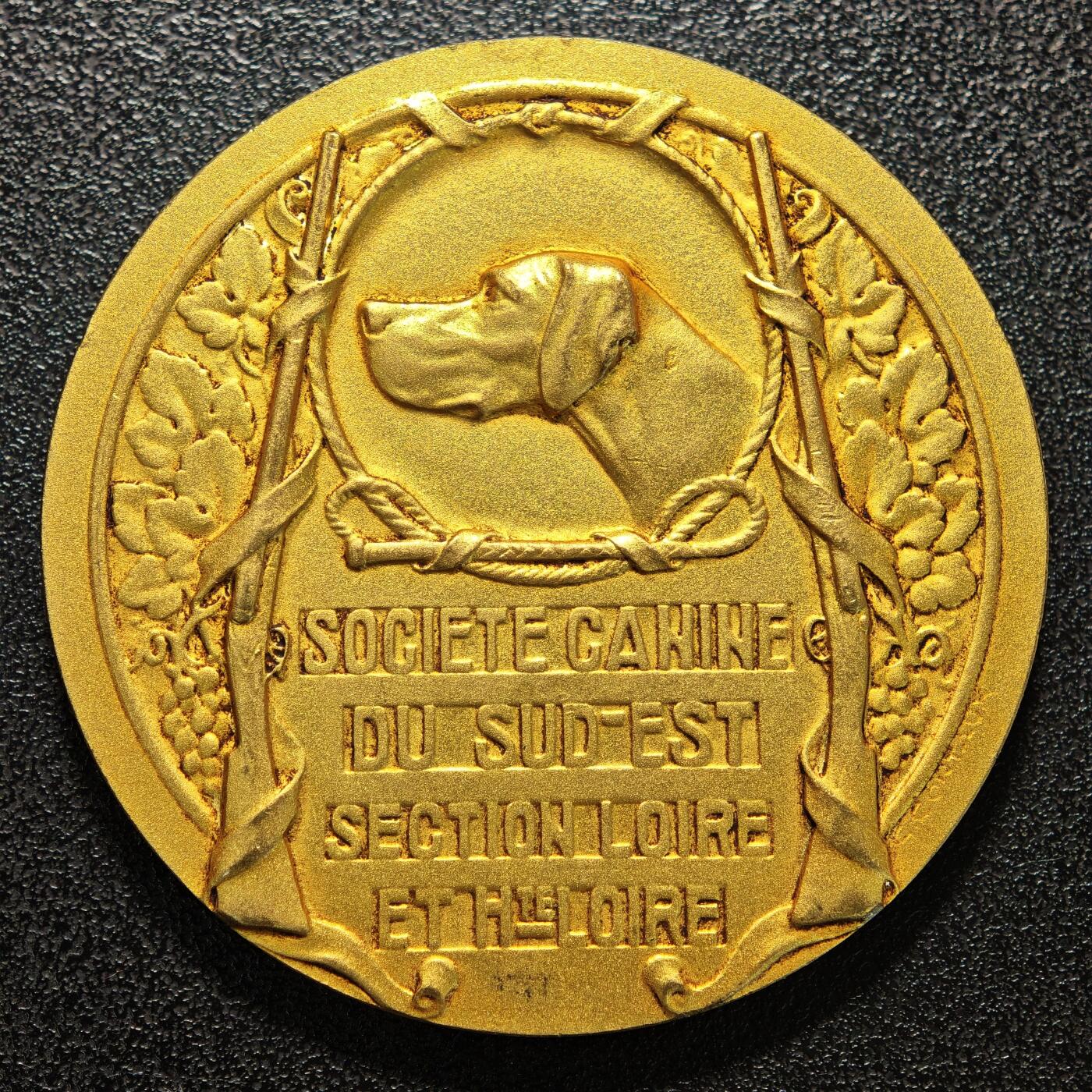 【德藏】世界币章拍卖第152期（拍品征集中~欢迎藏友联系） 1933年 法国犬业协会奖章镀金纪念铜章 金水十足 直径约：50.1mm；重约：52.3g