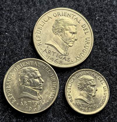 西班牙、丹属西印度、法属殖民地、乌拉圭银币古铜币，周五晚上九点倒数截拍，满百包邮，可寄存半年，喜欢朋友微信扫描二维码可直接参拍 - 乌拉圭1968年总统三枚套1、5、10比索