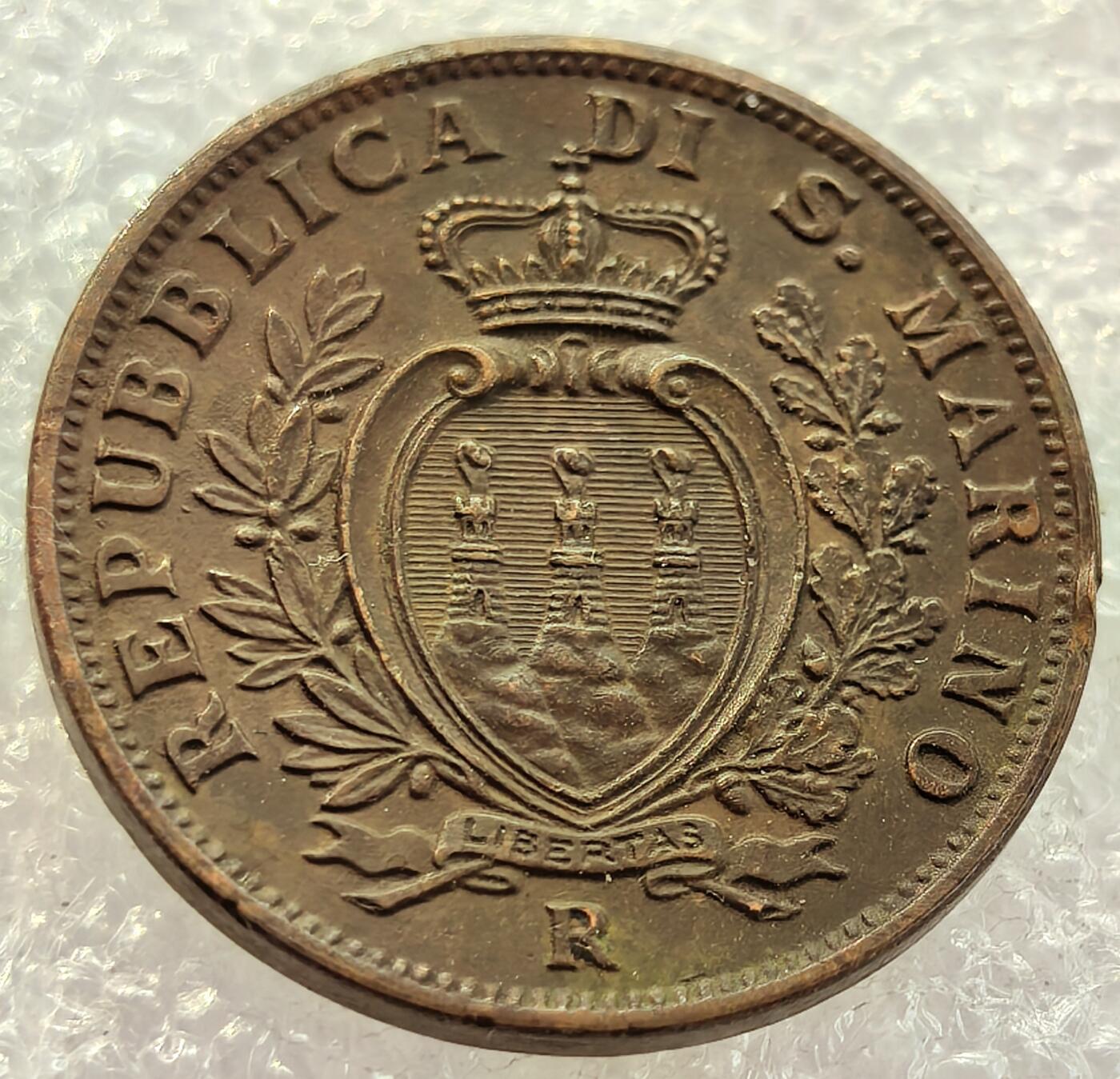  外国优质老铜币银币，周六九点倒数截拍，满百包邮，可寄存半年，喜欢朋友微信扫描二维码可直接参拍