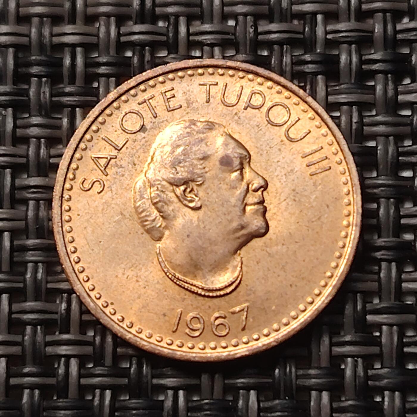 布加迪🐬～世界钱币(上海)🌾第 258 期 /  各国套币和散币 汤加🇹🇴 1967年 1分 萨洛特·图普三世女王纪念币