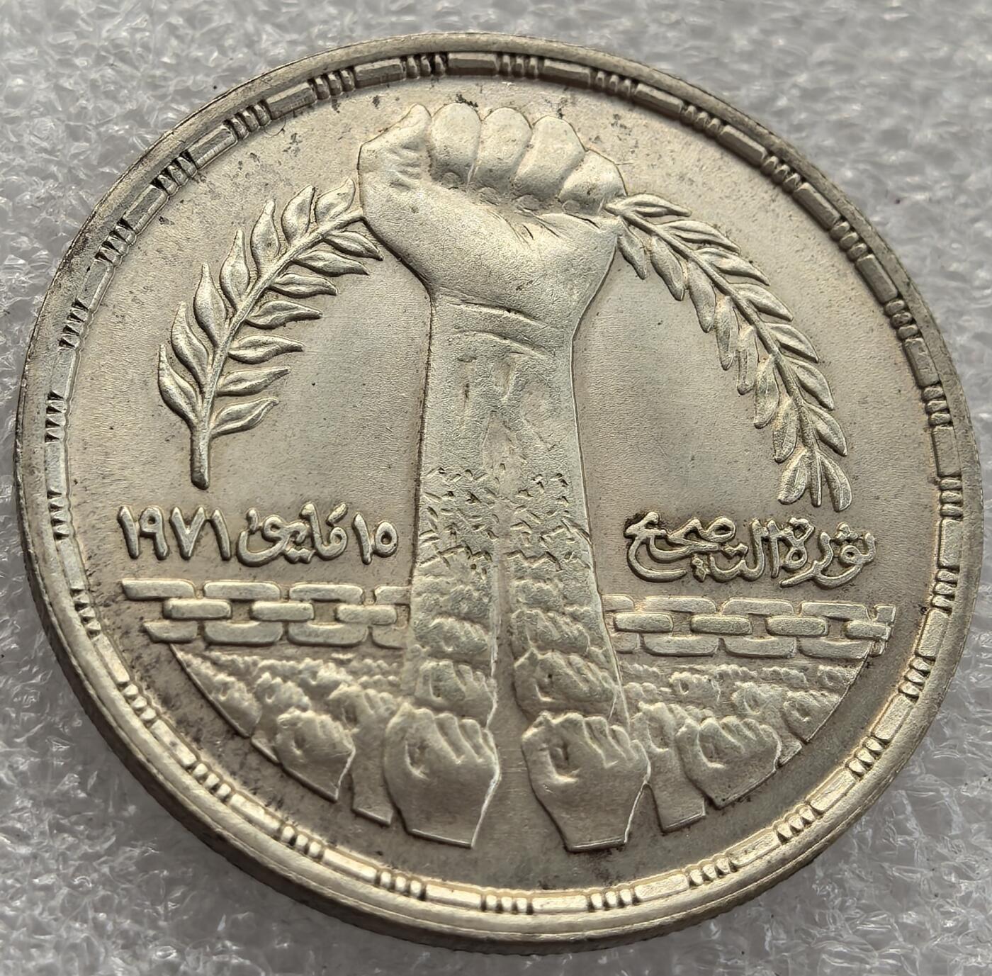  外国优质老铜币银币，周六九点倒数截拍，满百包邮，可寄存半年，喜欢朋友微信扫描二维码可直接参拍