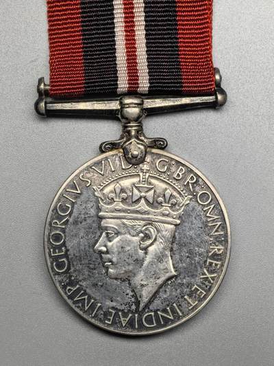 小驴勋章奖章收藏11月8日周六晚6点拍卖（珍爱和平，收藏战争，铭记历史，勿忘国耻，忠党爱国。有偿代拍，送拍规则在简介最后，参拍须阅读规则后再参拍，关系到运费包装发货时效真假辨别等关键信息，拍卖时不再发原图，看大图店主微信码在最后拍品里） - 英国二战胜利奖章，银质加拿大版，35克左右大银饼