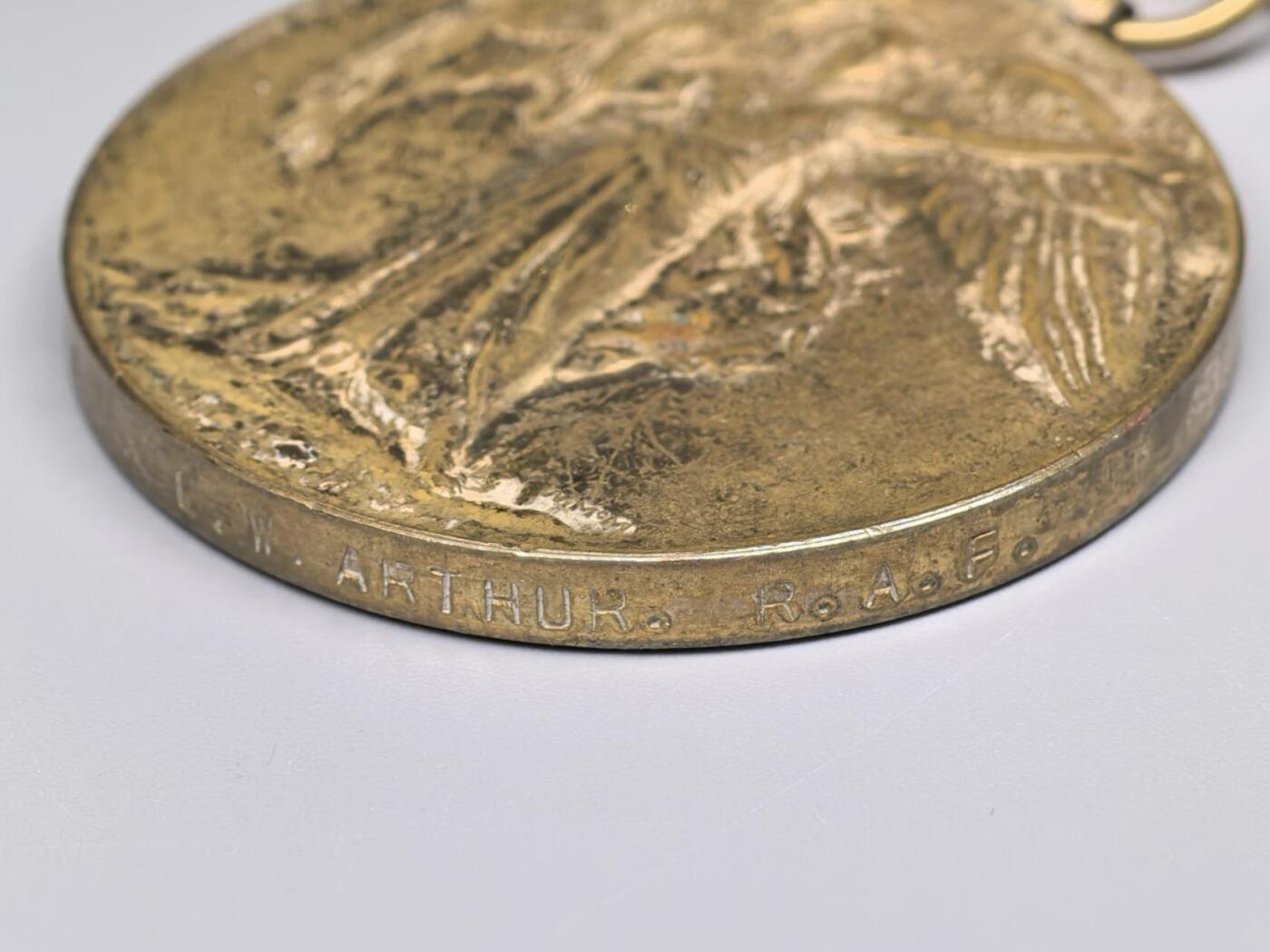 小驴勋章奖章收藏11月8日周六晚6点拍卖（珍爱和平，收藏战争，铭记历史，勿忘国耻，忠党爱国。有偿代拍，送拍规则在简介最后，参拍须阅读规则后再参拍，关系到运费包装发货时效真假辨别等关键信息，拍卖时不再发原图，看大图店主微信码在最后拍品里）