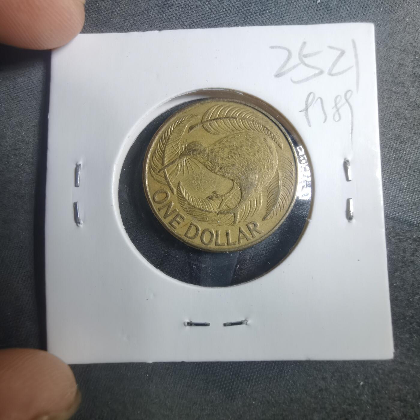 沼泽如烟--第893场 新西兰1990年一元