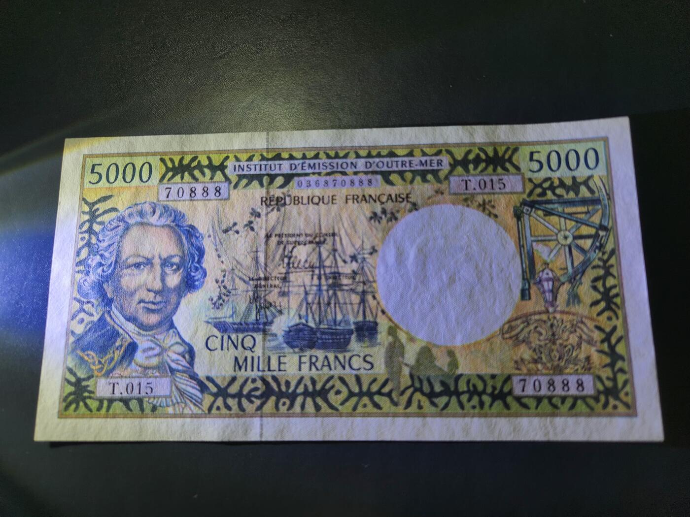 11月9号晚上8点 外国纸币自动截拍第54场 888豹子号，法属太平洋1996年5000法郎   近新