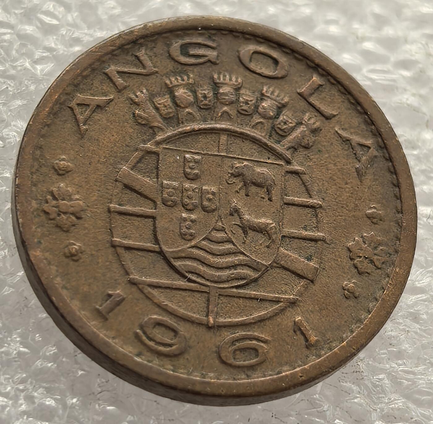  外国优质老铜币银币，周六九点倒数截拍，满百包邮，可寄存半年，喜欢朋友微信扫描二维码可直接参拍