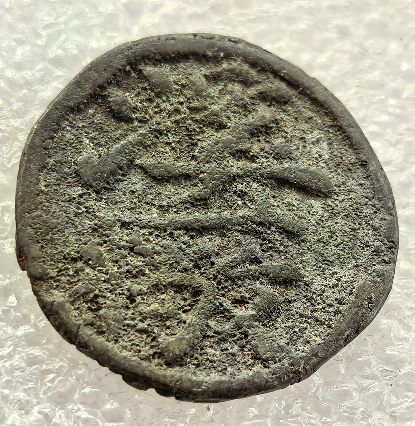  外国优质老铜币银币，周六九点倒数截拍，满百包邮，可寄存半年，喜欢朋友微信扫描二维码可直接参拍