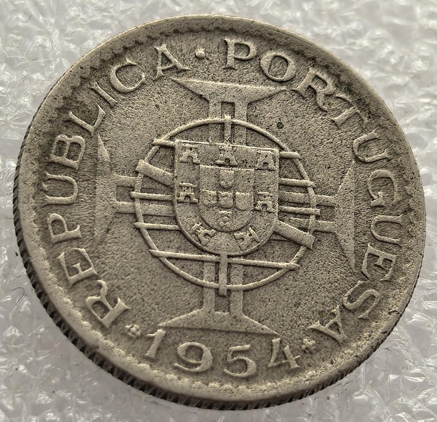  外国优质老铜币银币，周六九点倒数截拍，满百包邮，可寄存半年，喜欢朋友微信扫描二维码可直接参拍