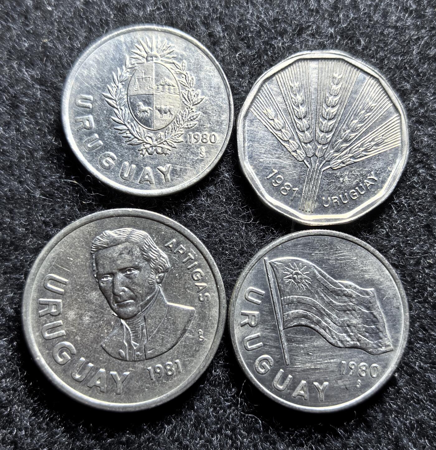 西班牙、丹属西印度、法属殖民地、乌拉圭银币古铜币，周五晚上九点倒数截拍，满百包邮，可寄存半年，喜欢朋友微信扫描二维码可直接参拍 乌拉圭镍高面值币4枚1980年-1981年