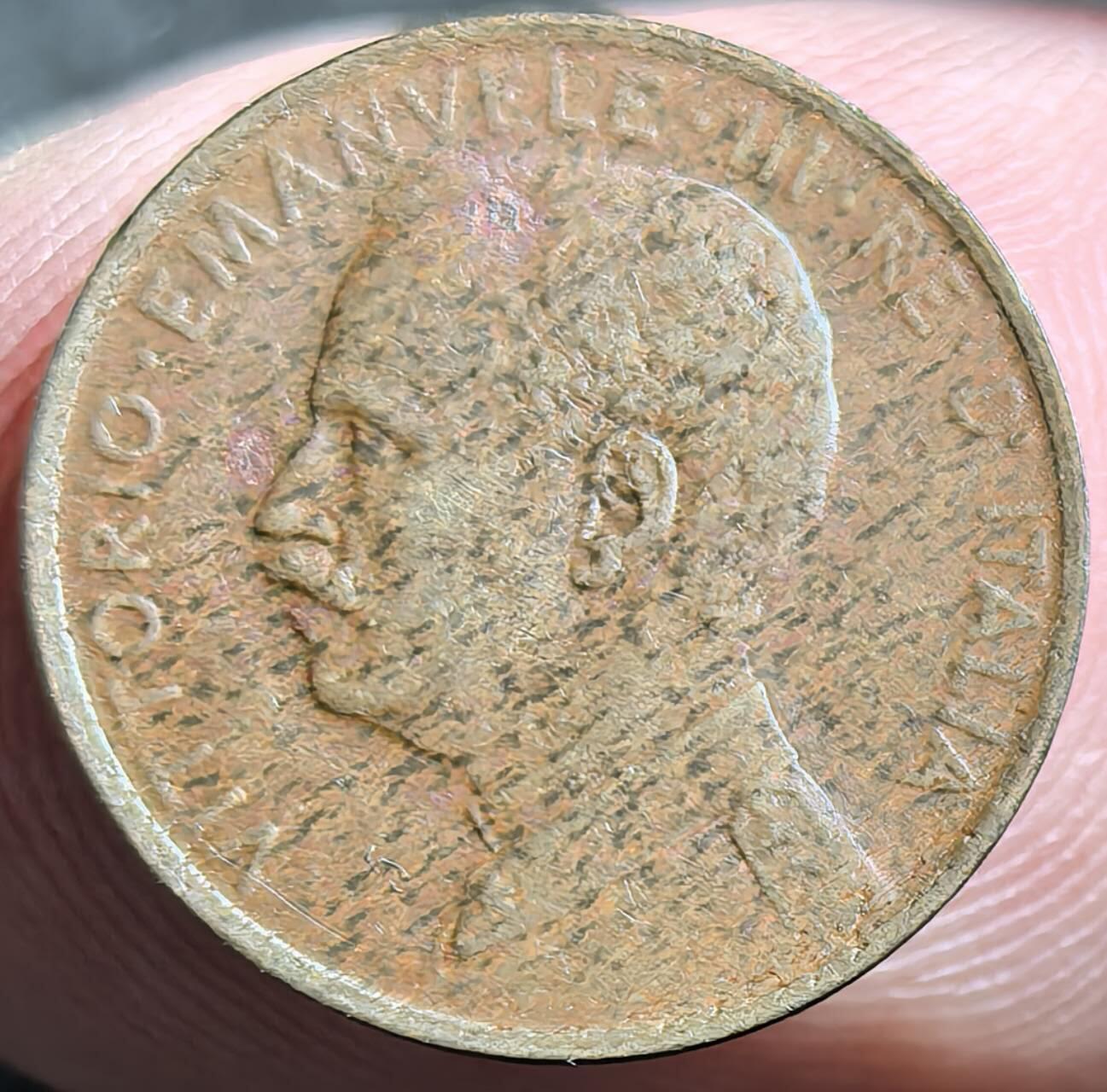  外国优质老铜币银币，周六九点倒数截拍，满百包邮，可寄存半年，喜欢朋友微信扫描二维码可直接参拍 意大利1916年拿花女神壹分