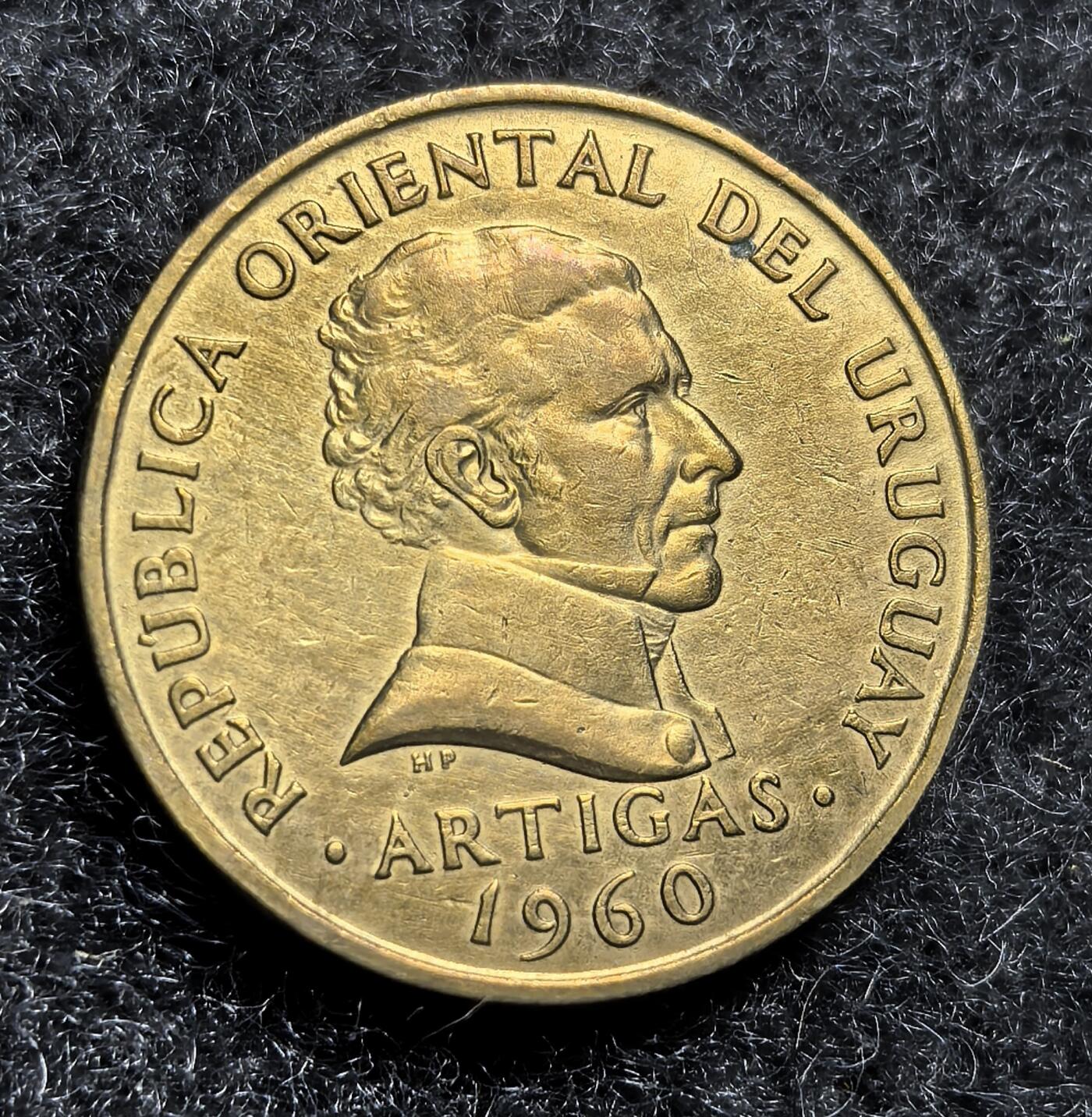 西班牙、丹属西印度、法属殖民地、乌拉圭银币古铜币，周五晚上九点倒数截拍，满百包邮，可寄存半年，喜欢朋友微信扫描二维码可直接参拍 UNC品相乌拉圭1960年10分，km39