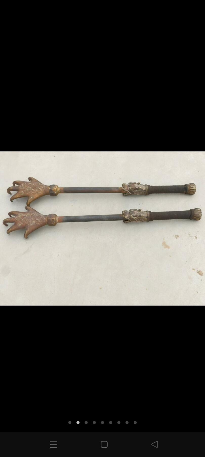 清代民国古代老兵器一对。铜手铜铛，做工精细奇特，包浆浑厚皮克老辣，全品完整牢固值得拥有。 尺寸长65/直径12Cm重4.5斤。