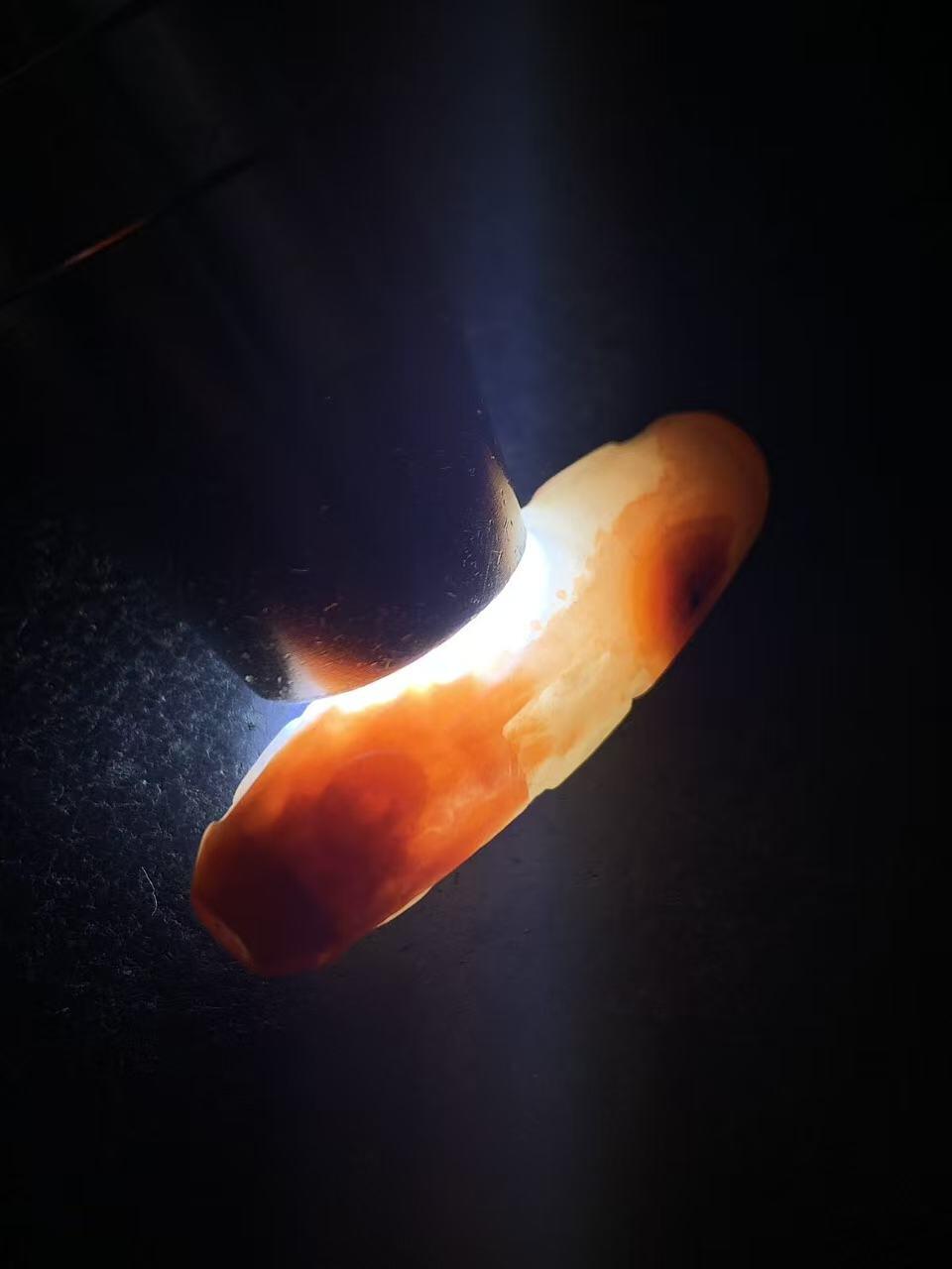 精美川料亚光红白南红玛瑙雕刻九眼天珠一个，