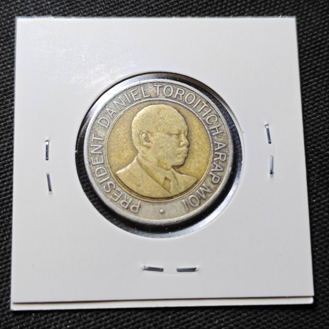 KK钱币收藏小铺  第365场  2月预留时间 周末发货  肯尼亚20先令双色币