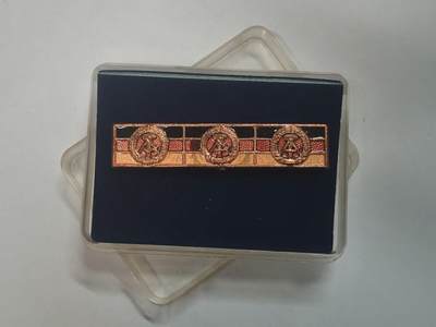 荷兰第128期勋赏拍卖 - 民主德国集体劳动荣誉三次获得 带原盒