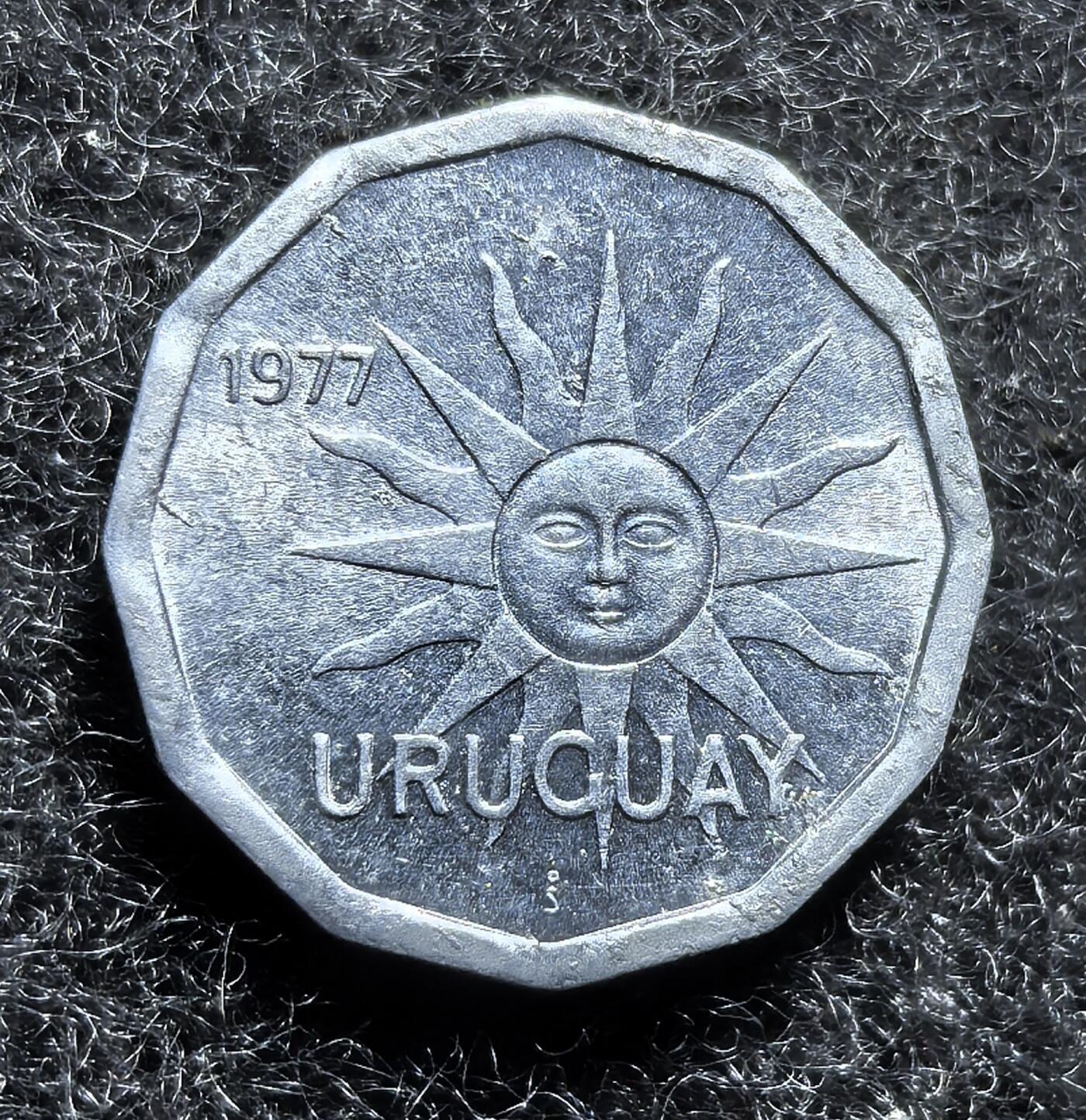 西班牙、丹属西印度、法属殖民地、乌拉圭银币古铜币，周五晚上九点倒数截拍，满百包邮，可寄存半年，喜欢朋友微信扫描二维码可直接参拍