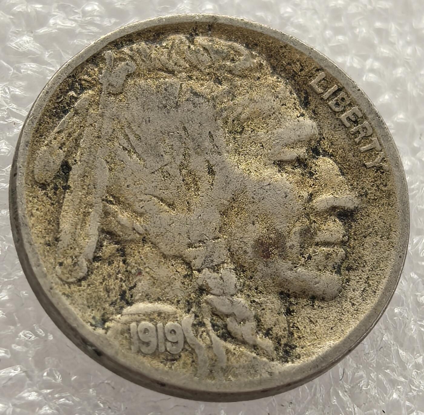  外国优质老铜币银币，周六九点倒数截拍，满百包邮，可寄存半年，喜欢朋友微信扫描二维码可直接参拍